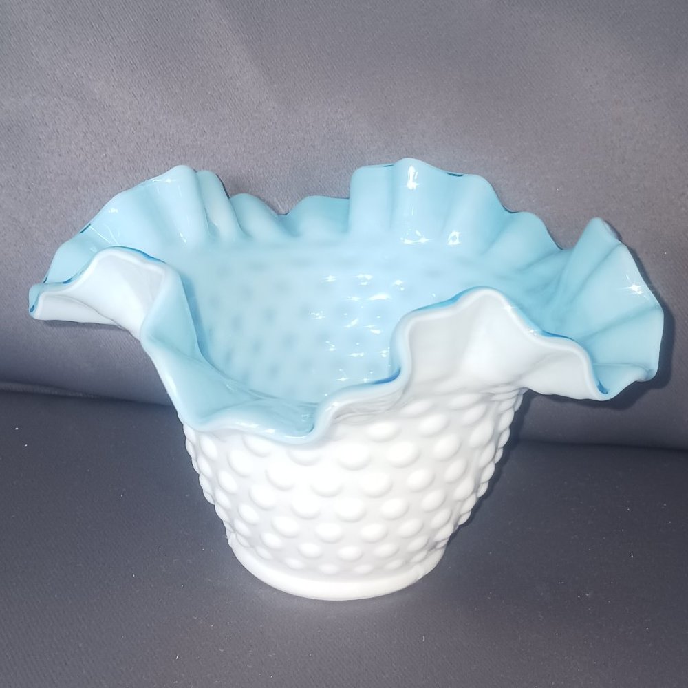 Vintage Fenton 2 tone Milk Glass Hobnail Ruffle Top Dish - Picture 4 of 4